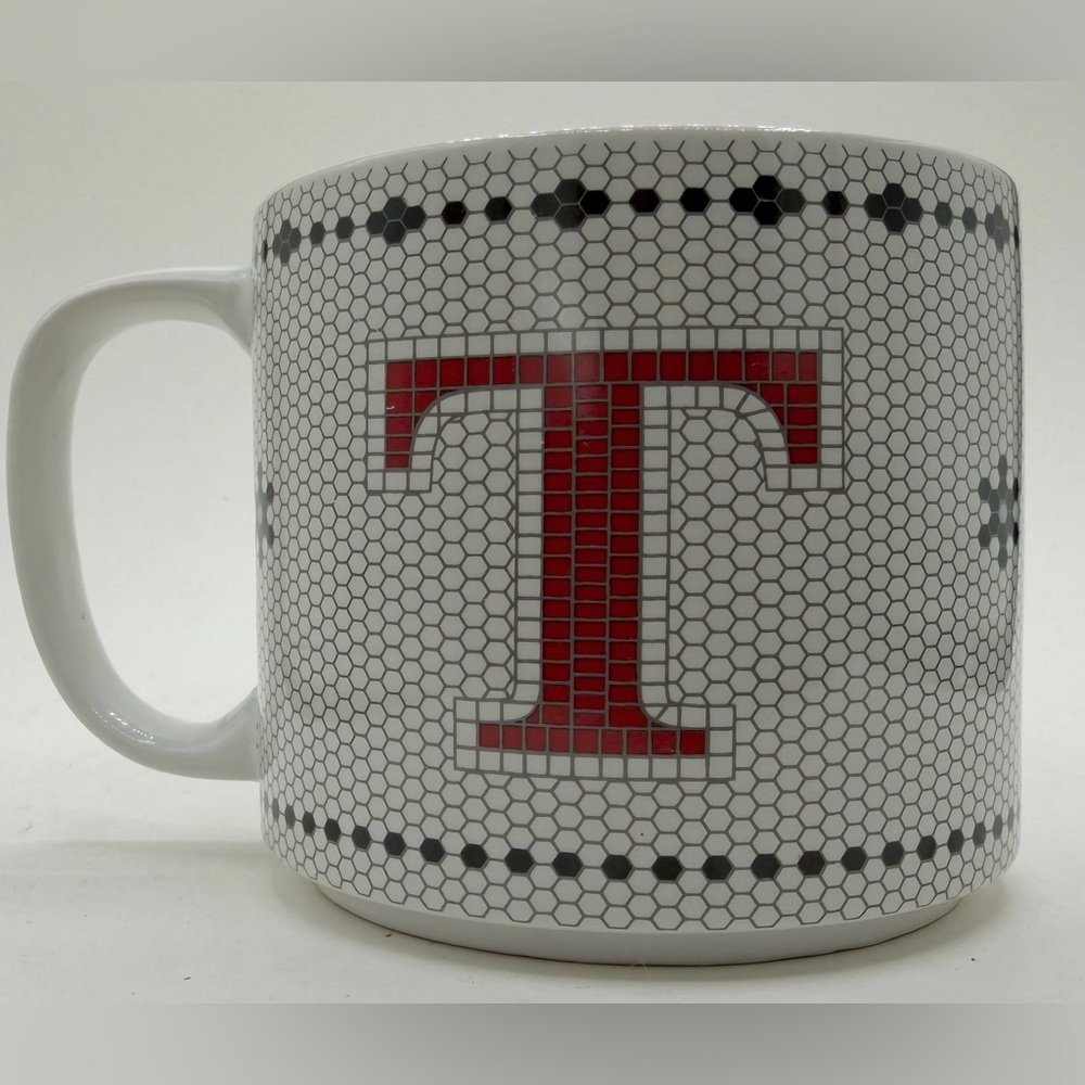 NWT Bee‎ & Willow Coffee Mug Tea Cup Monogram Letter "T" Snowflake 16 oz.